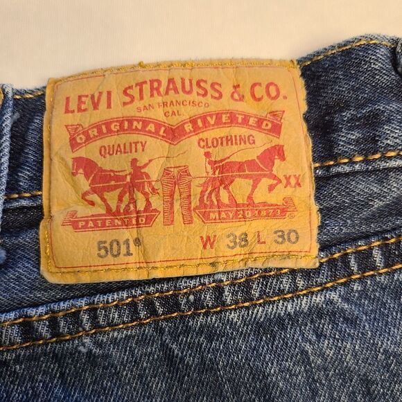 Levi's 501 Jeans, button fly,  denim men's  size 38 x 30 - Picture 3 of 8